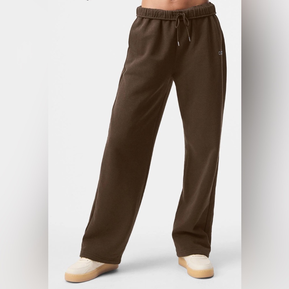 ALO Yoga Accolade Sweatpants in Espresso